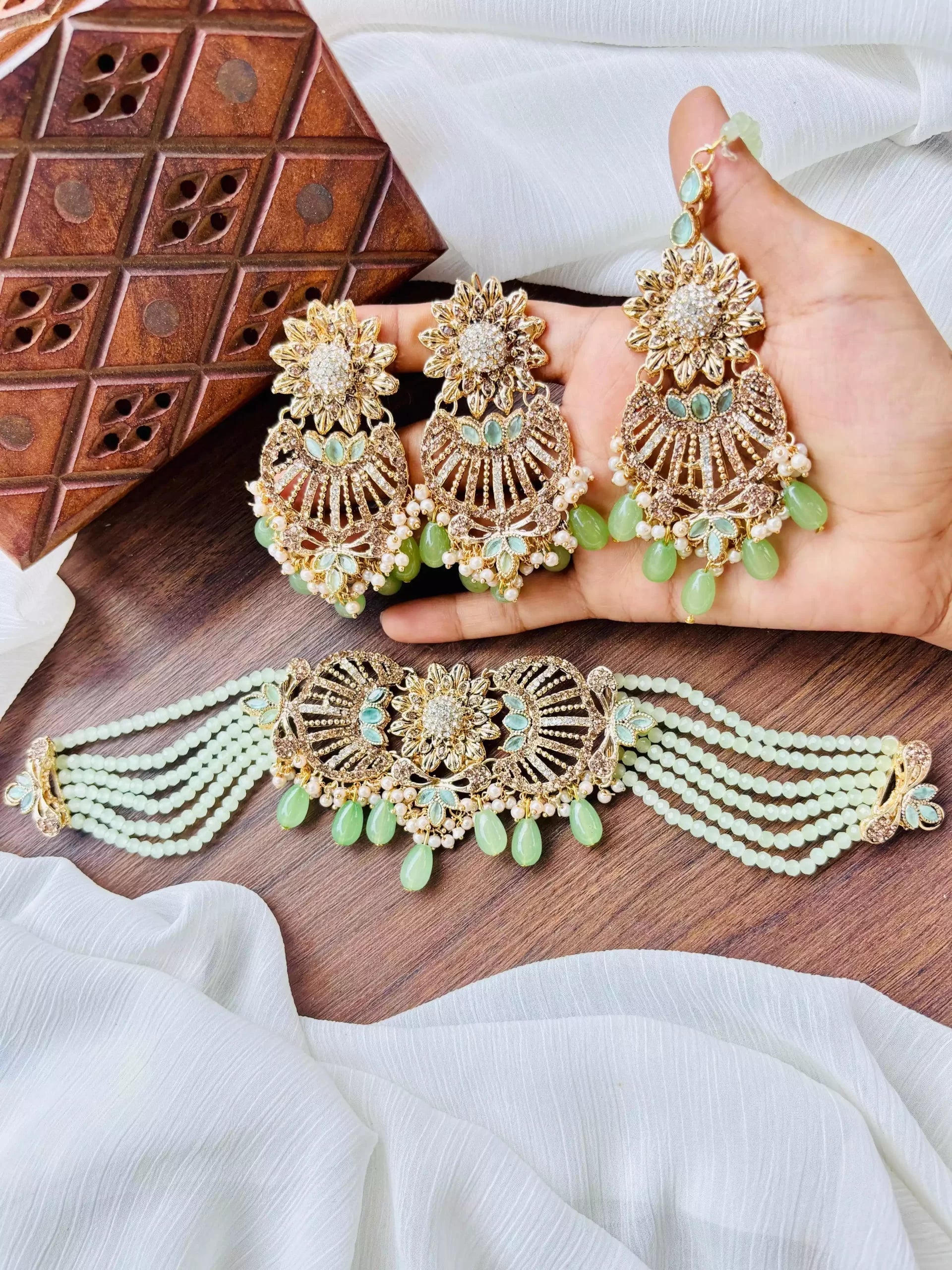 Zircon Choker Set