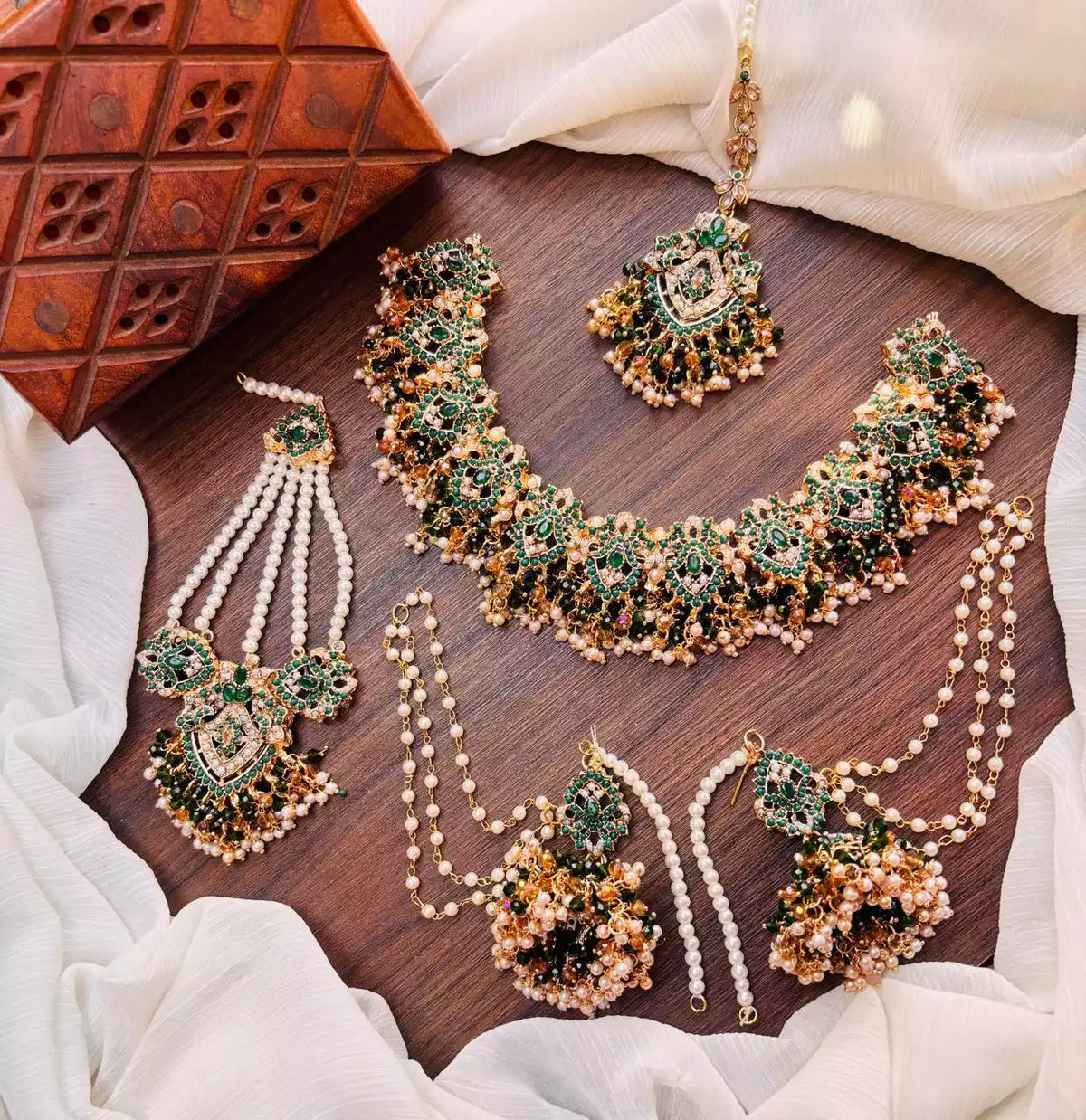 Noratan Bridal Set With Jhumar Main image