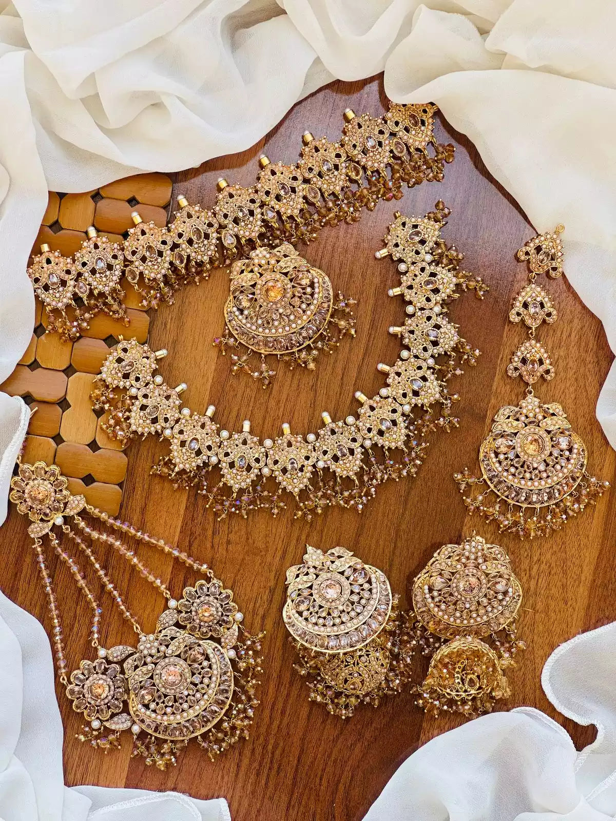 Heavy Noratan Bridal Set Secondary image