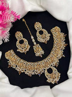 Zircon necklace set with teeka