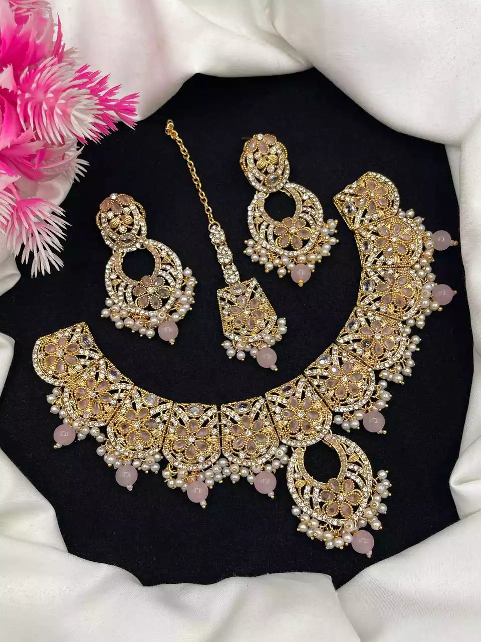Zircon necklace set with teeka Main image