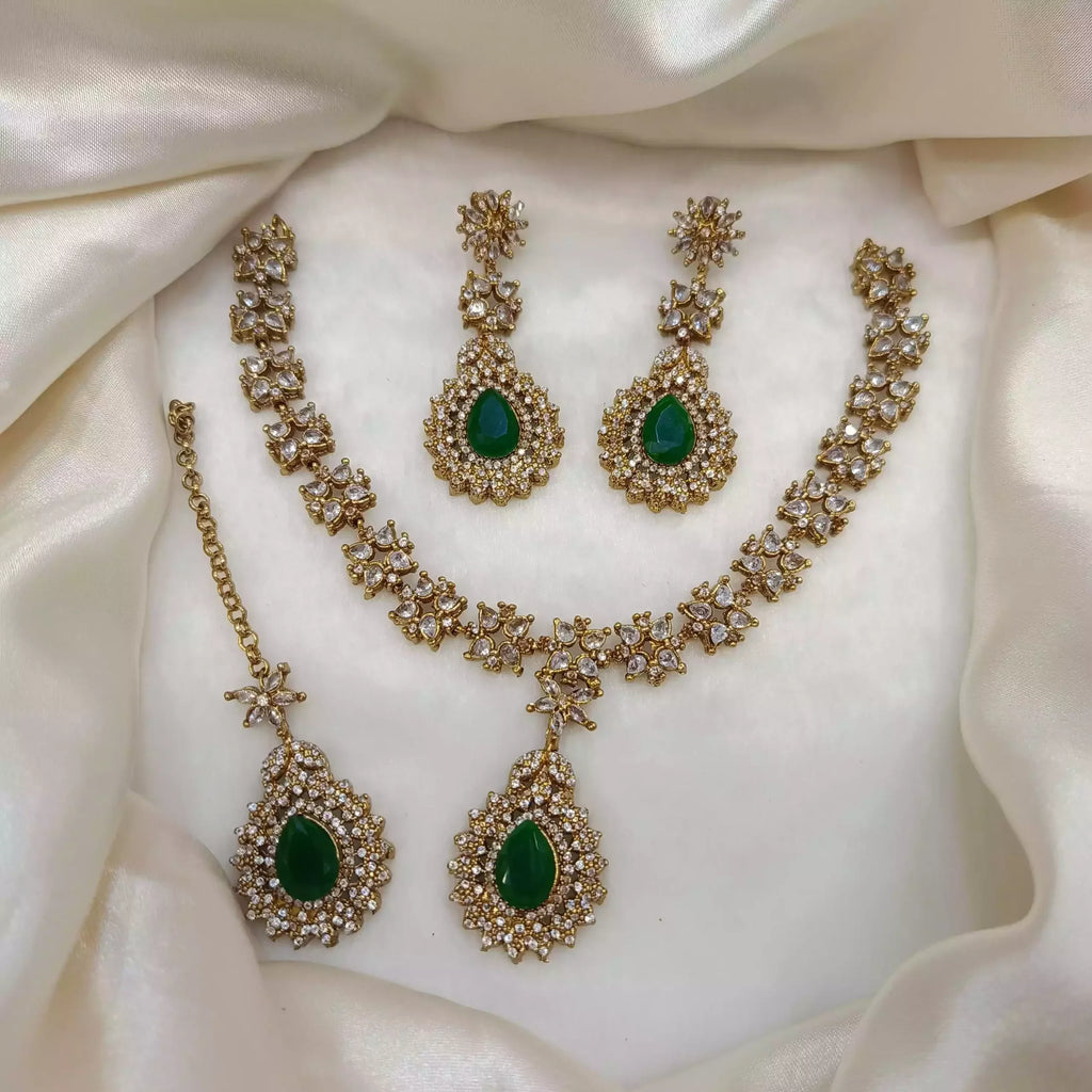 Zircon necklace set with teeka