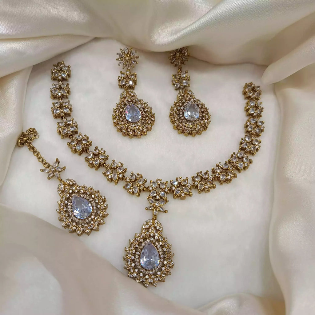 Zircon necklace set with teeka