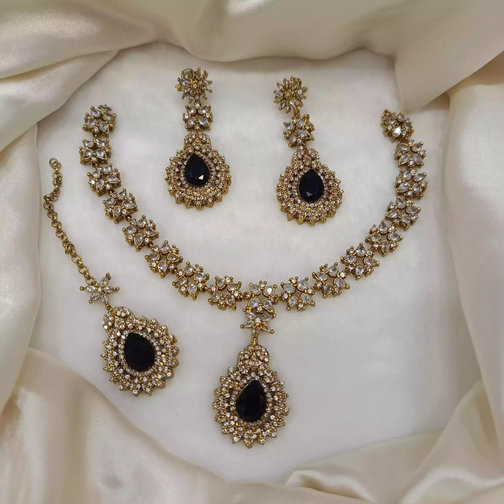 Zircon necklace set with teeka