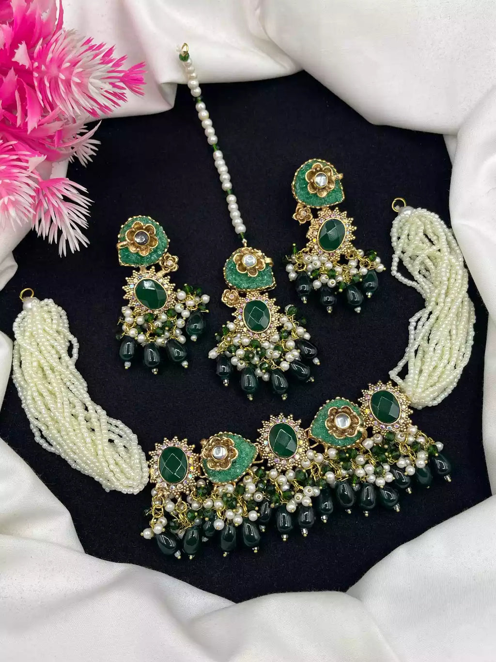 Pearl crush stone choker set