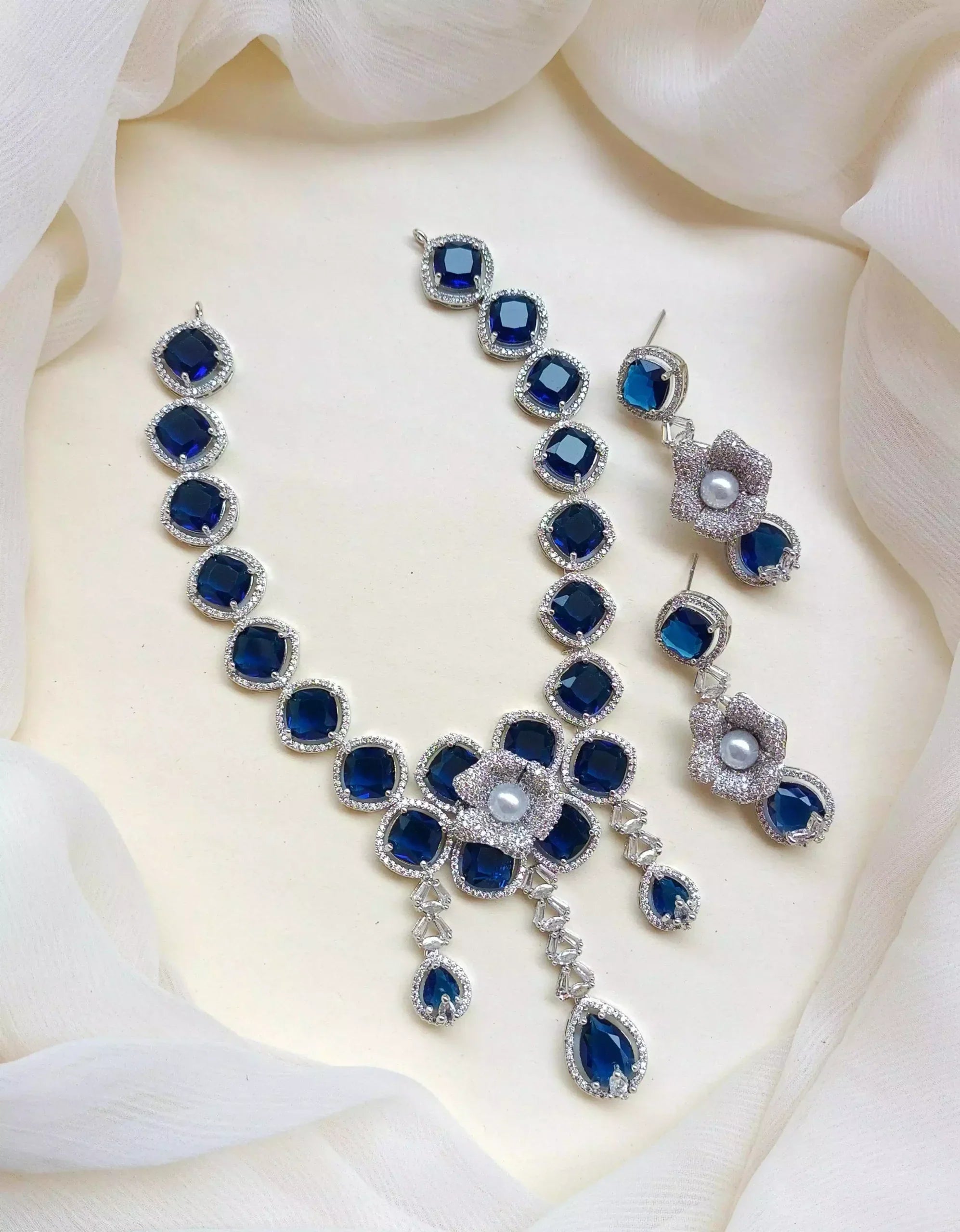 3D style necklace set Main image