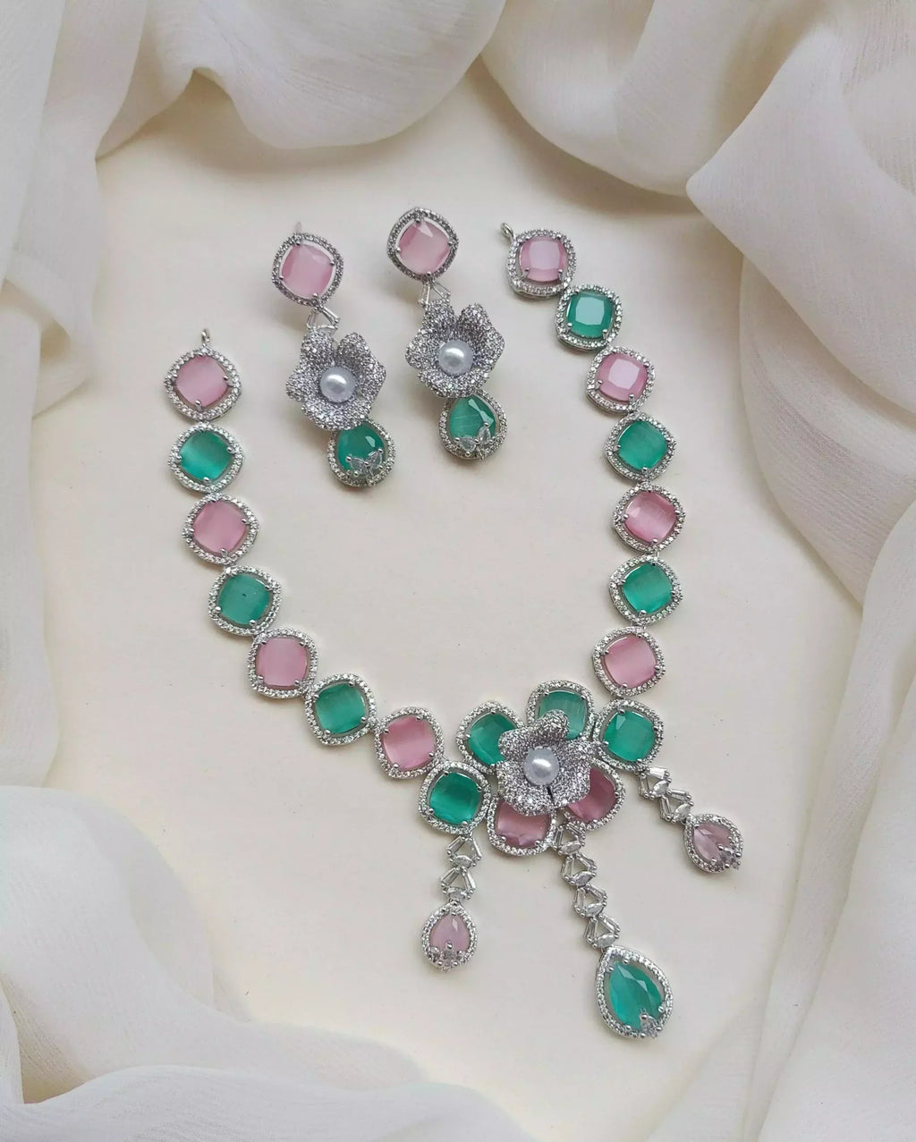 3D style necklace set