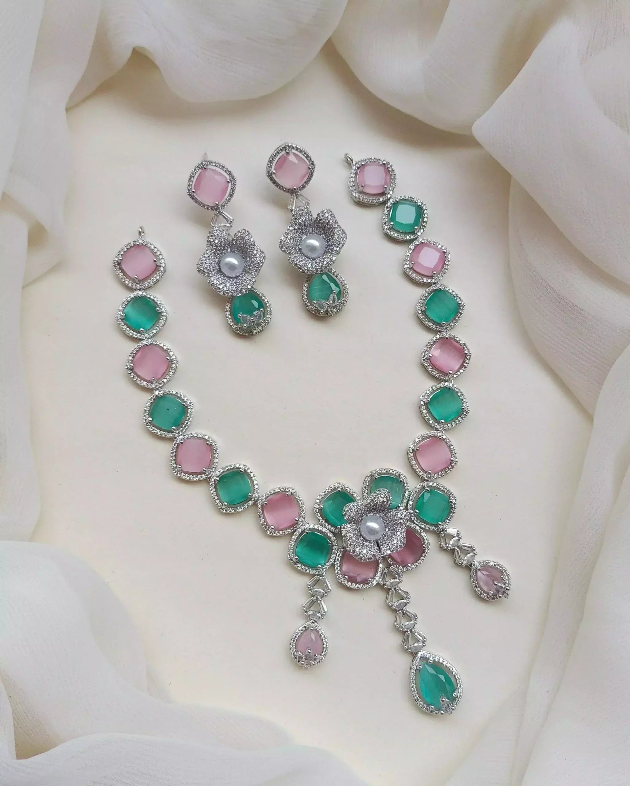 3D style necklace set
