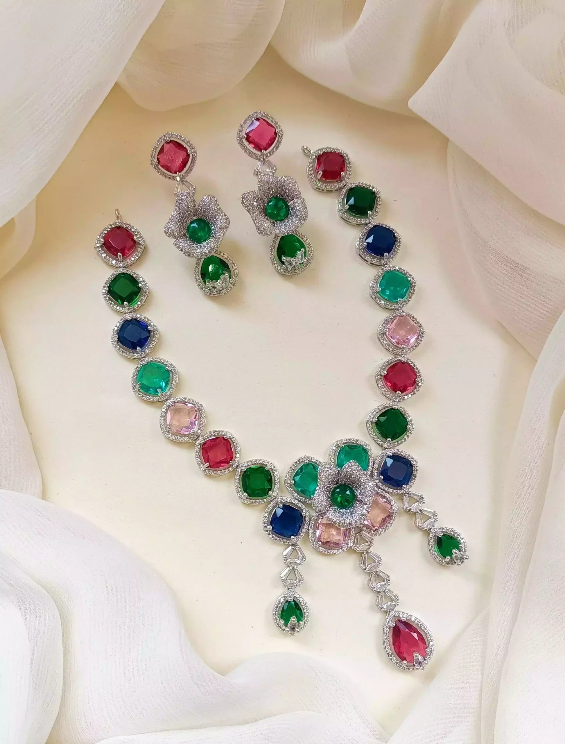 3D style necklace set