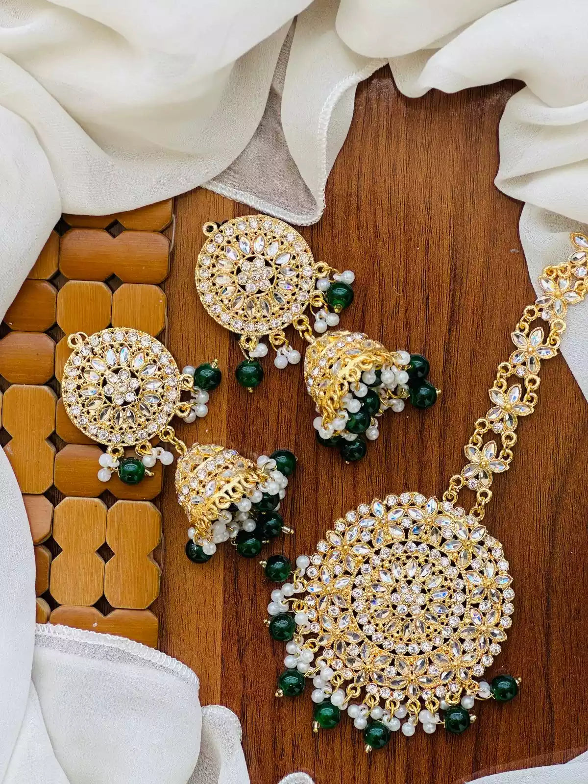Big size teeka with earrings