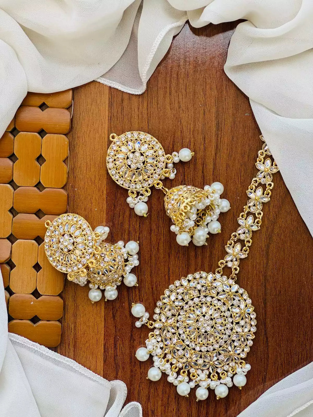 Big size teeka with earrings