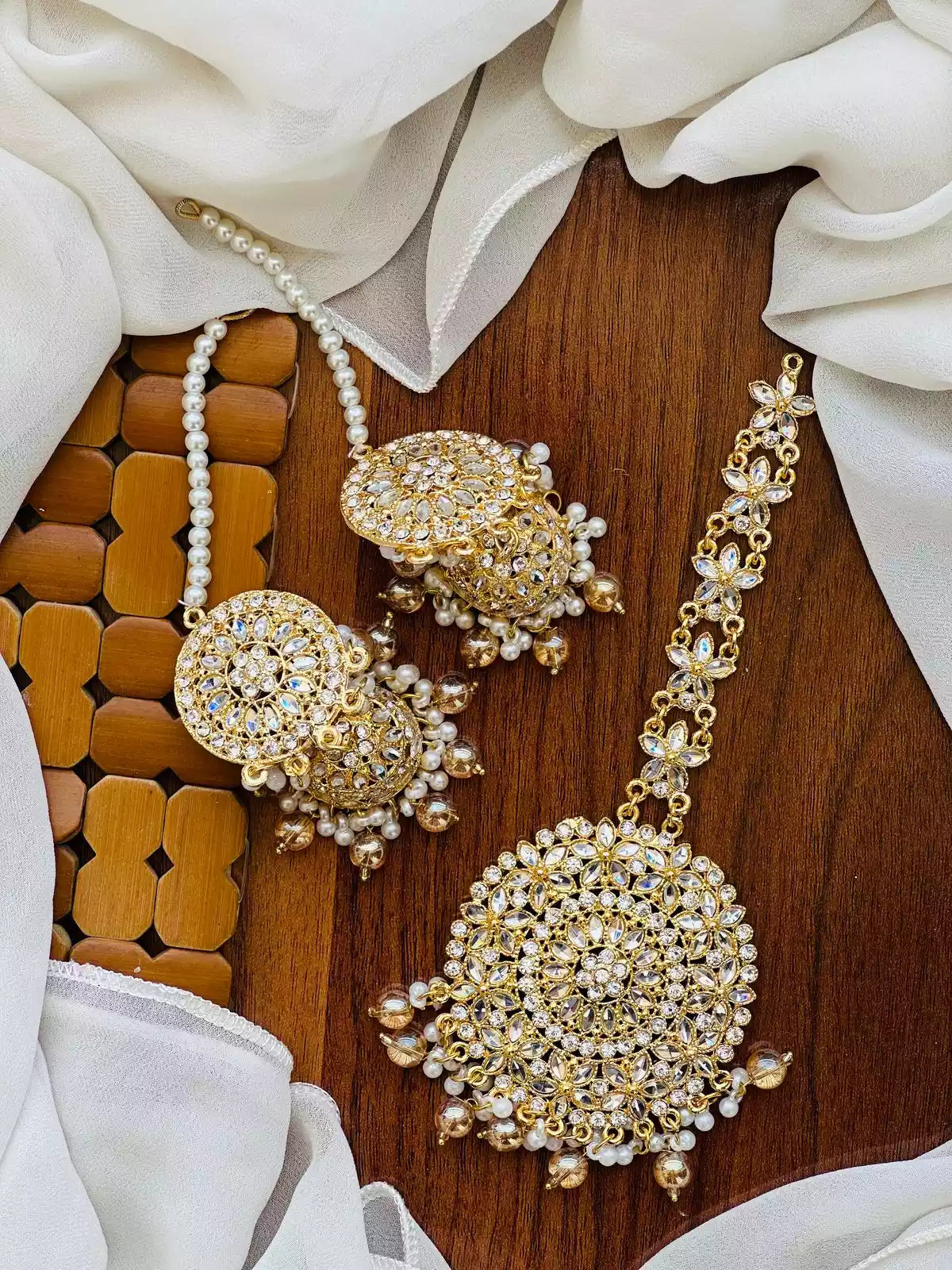 Big size teeka with earrings