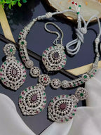 Elegant necklace set with teeka