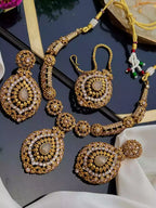 Elegant necklace set with teeka