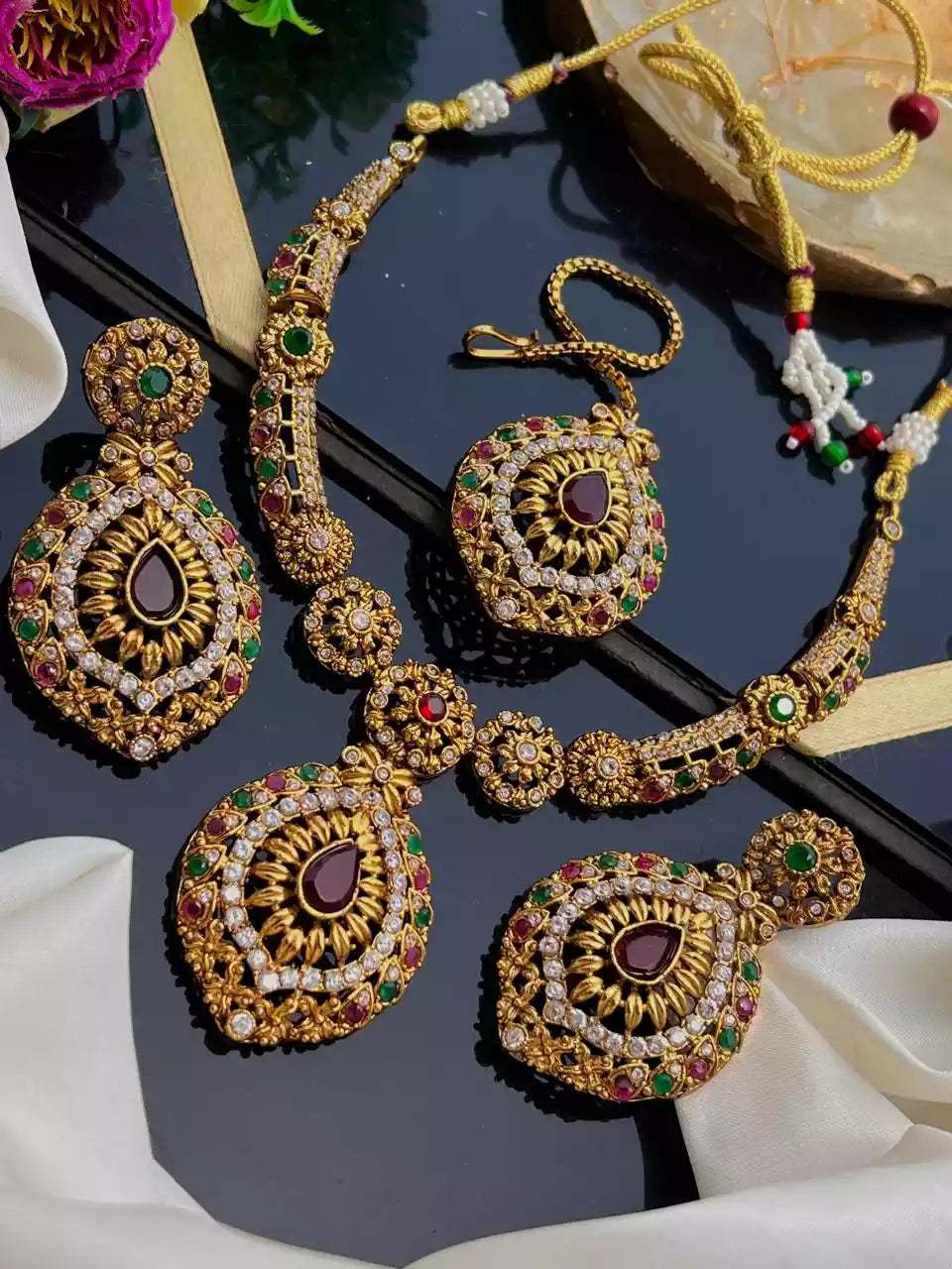Elegant necklace set with teeka