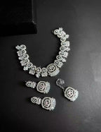 Zircon necklace set with teeka