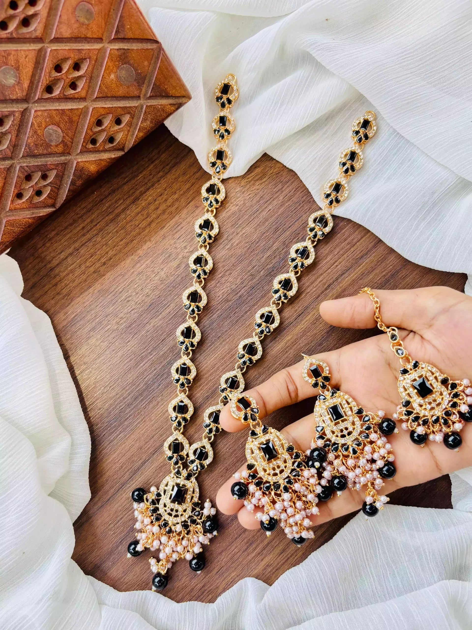 Zircon set with teeka