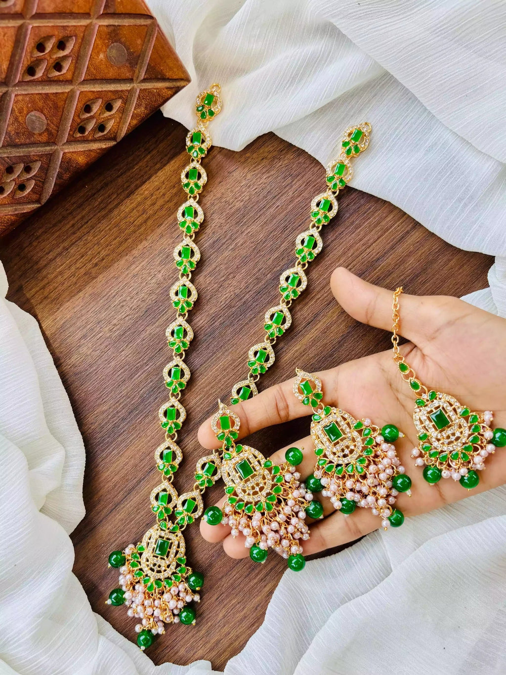 Zircon set with teeka