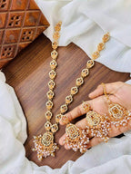 Zircon set with teeka