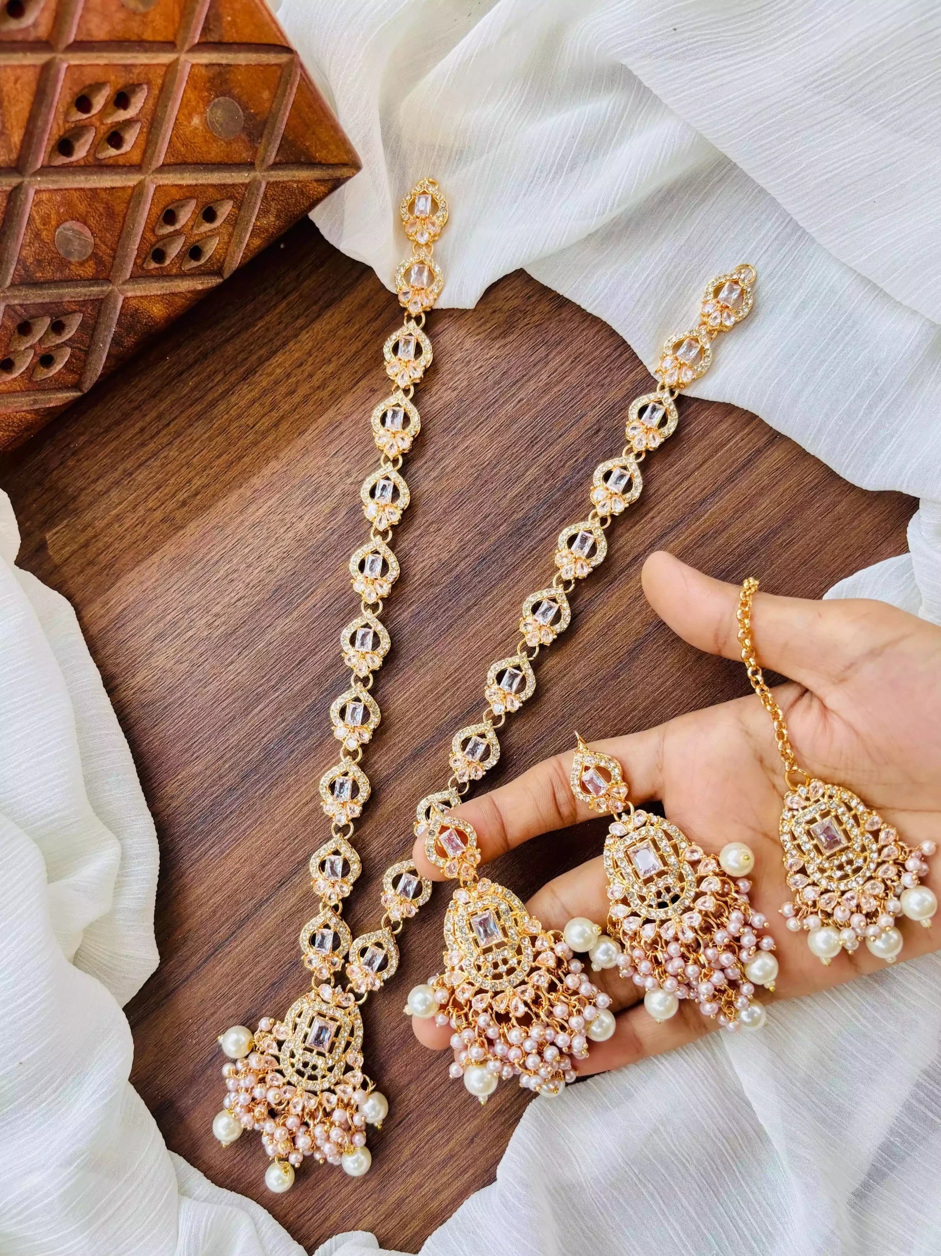Zircon set with teeka