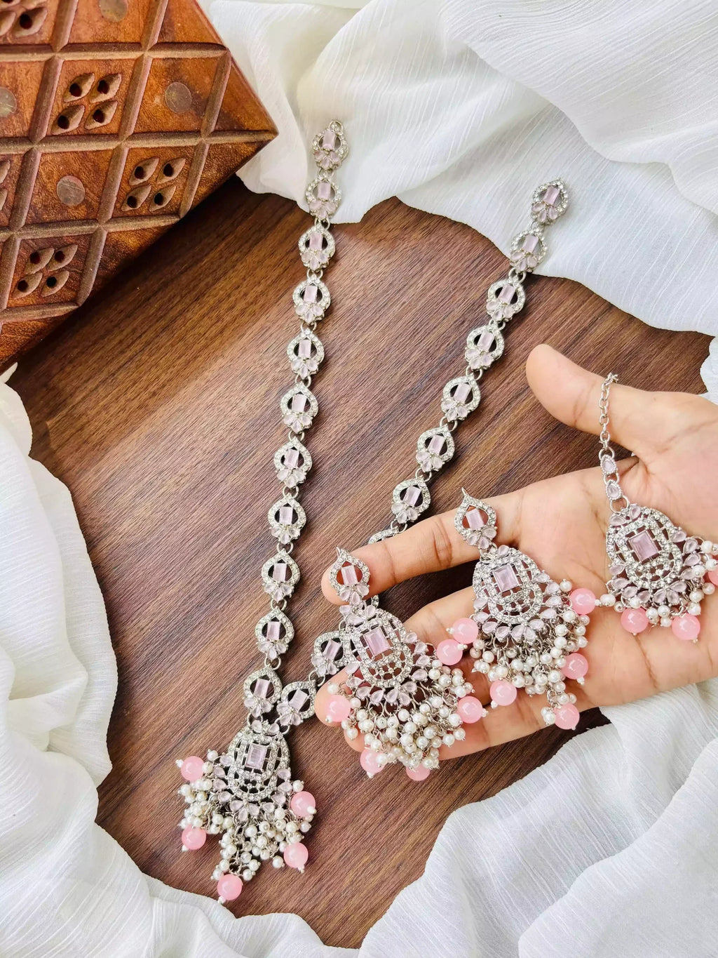 Zircon set with teeka