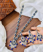 Zircon set with teeka