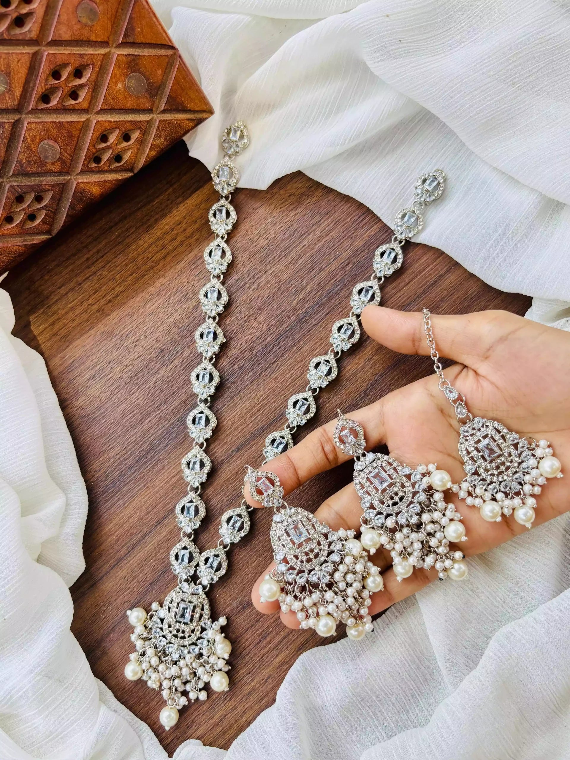 Zircon set with teeka Main image