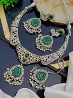 Zircon necklace set with teeka