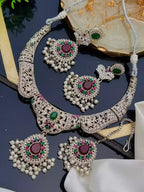 Zircon necklace set with teeka