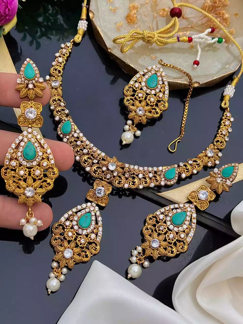 Gold plated necklace set Secondary image