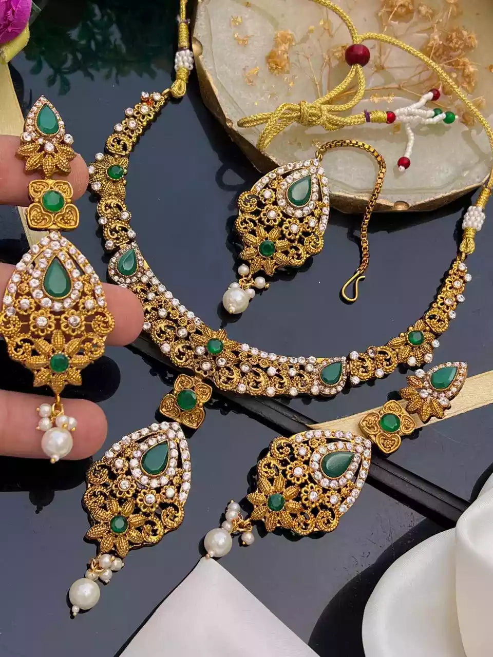 Gold plated necklace set Main image