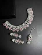Zircon necklace set with teeka