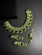 Zircon necklace set with teeka