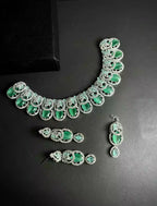 Zircon necklace set with teeka