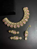 Zircon necklace set with teeka