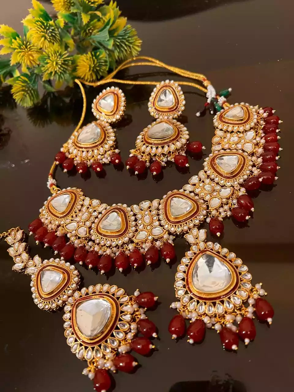 Indian kundan necklace set Secondary image