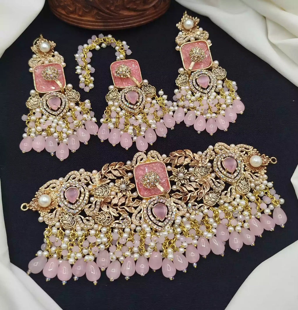 Handmade choker set with teeka