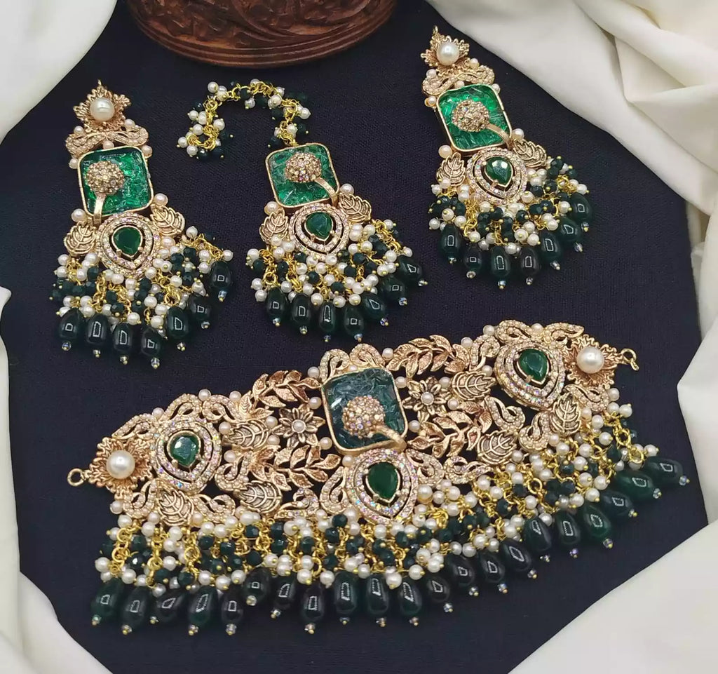 Handmade choker set with teeka