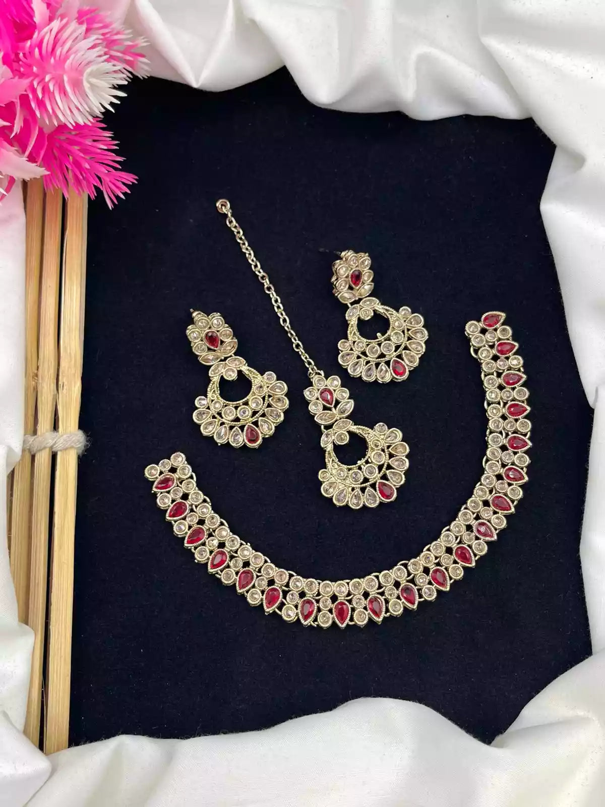 Reverse ad necklace set