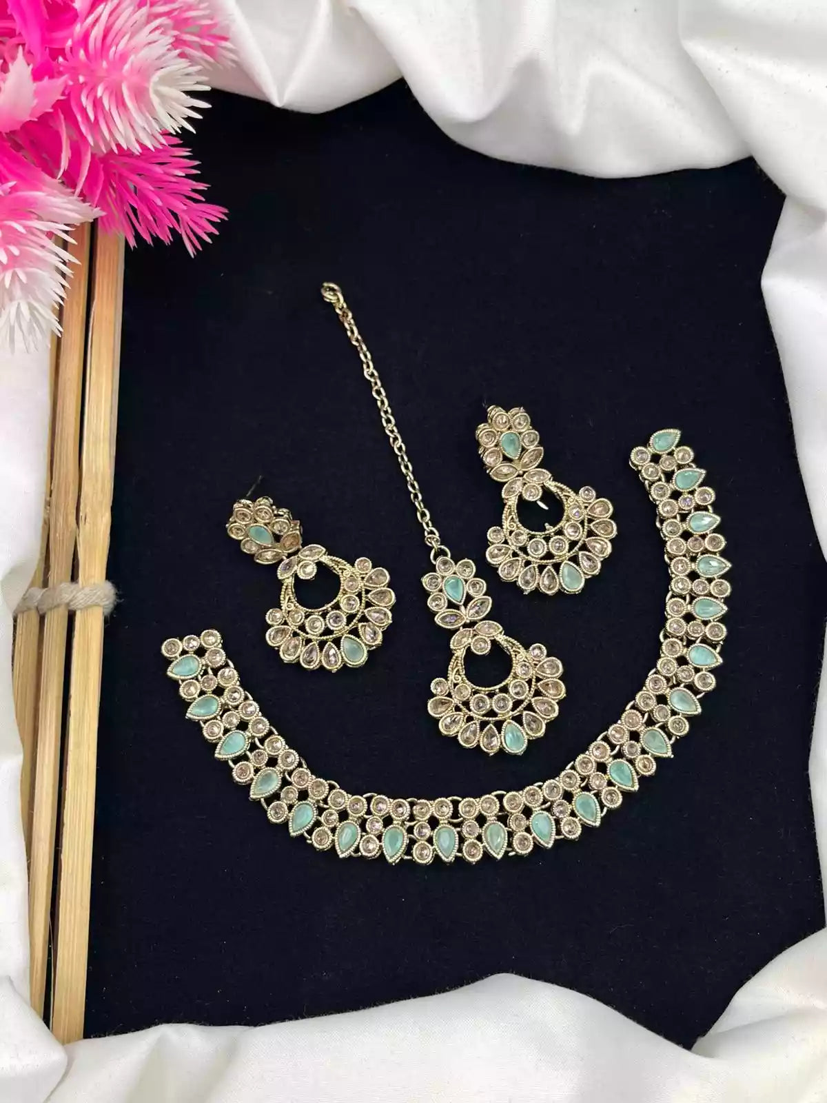 Reverse ad necklace set Main image