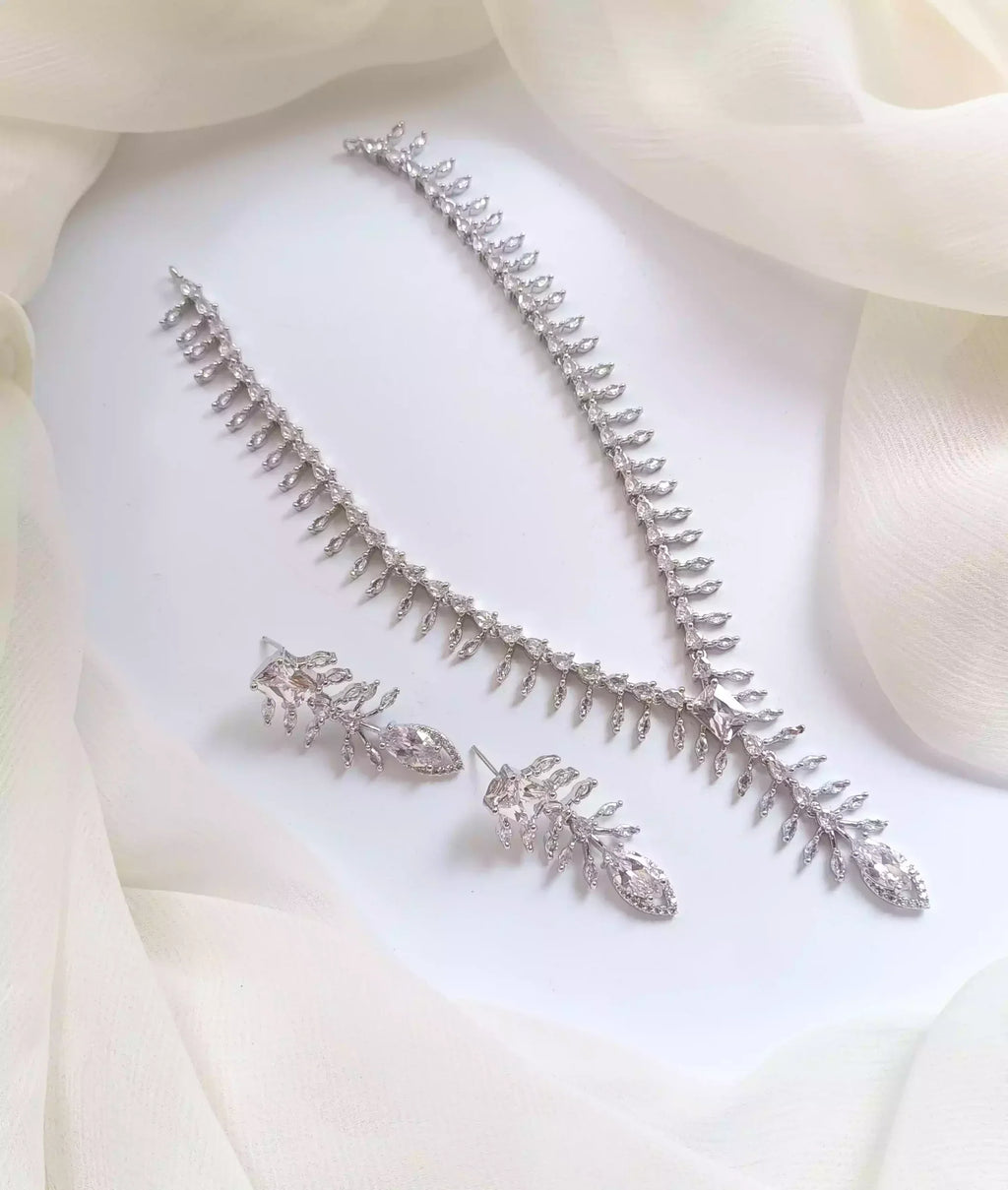 Elegant zircon necklace set