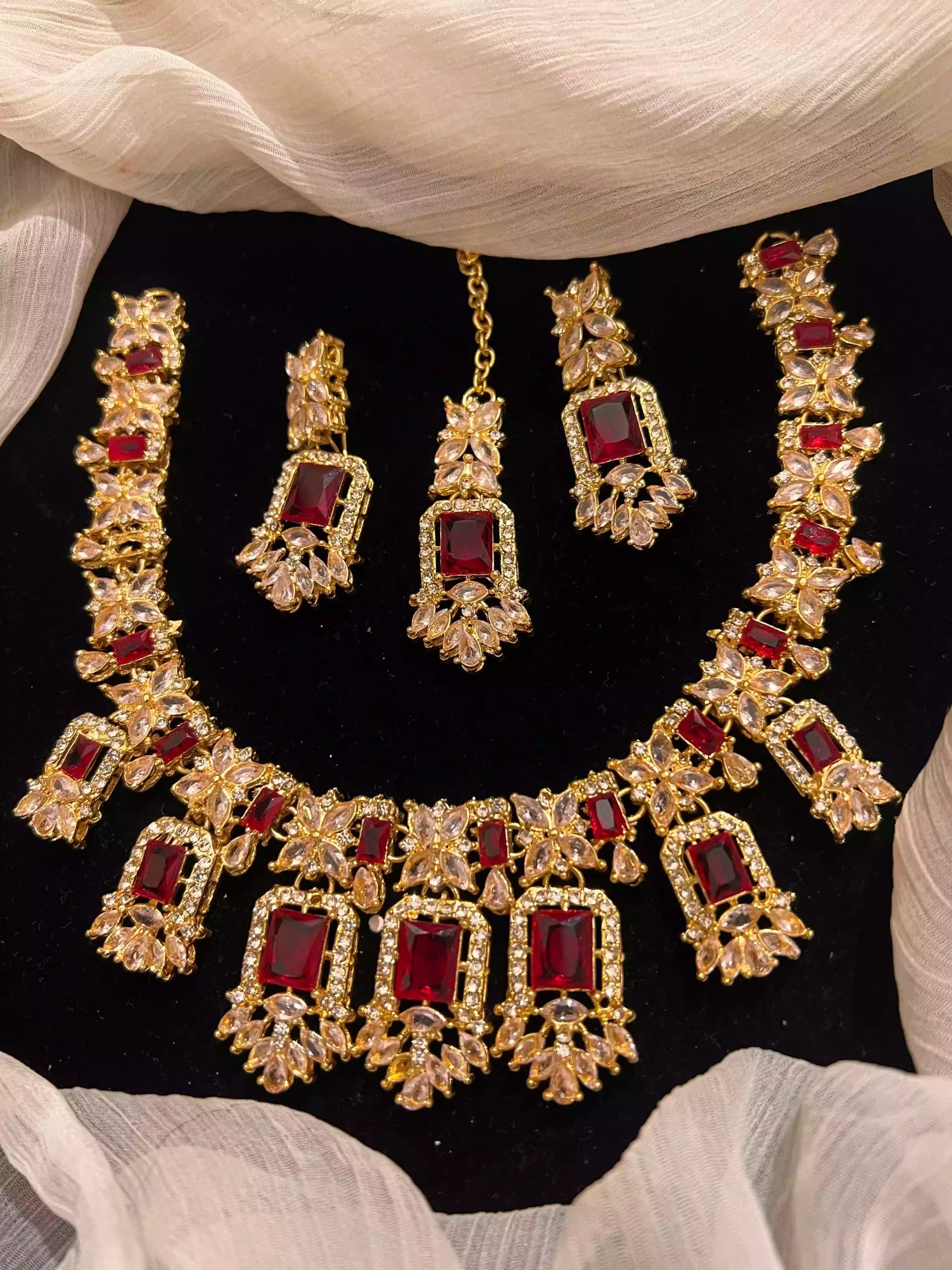 Zircon necklace set with teeka Main image