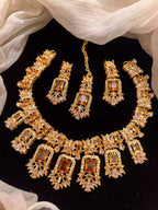 Zircon necklace set with teeka