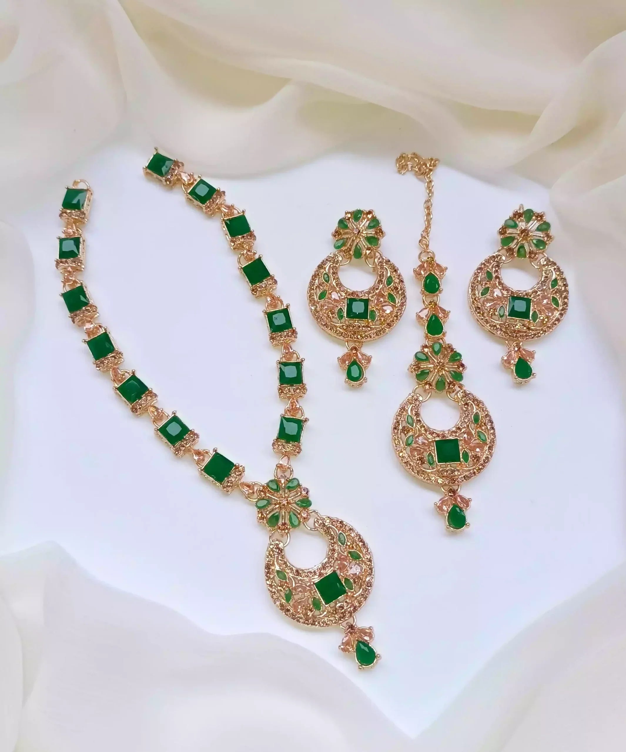 Zircon set with teeka Main image