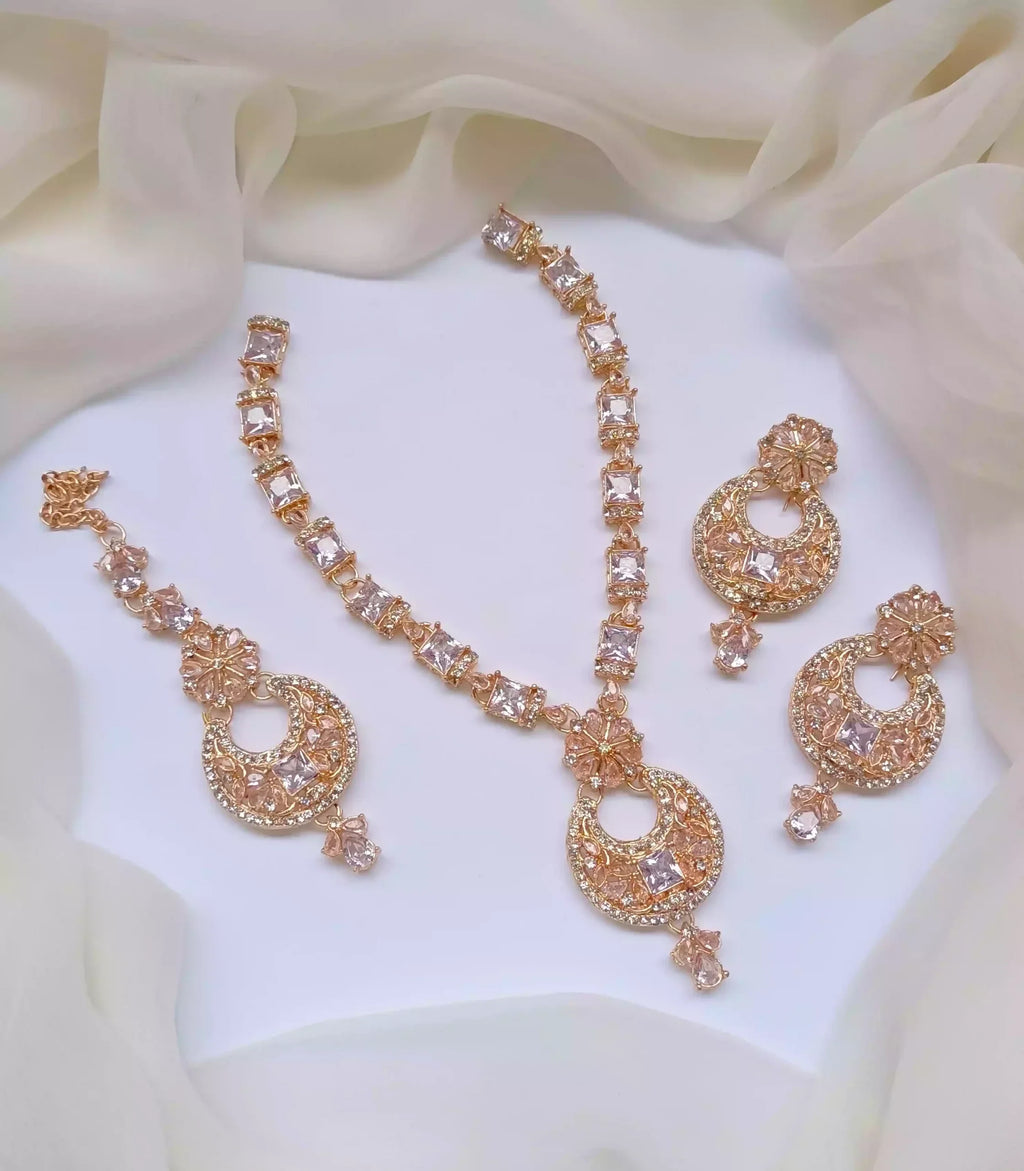 Zircon set with teeka