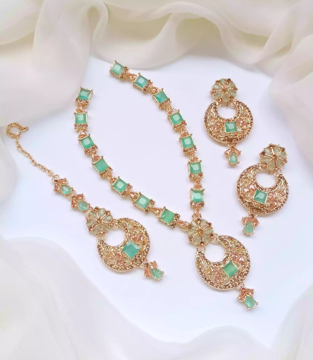 Zircon set with teeka