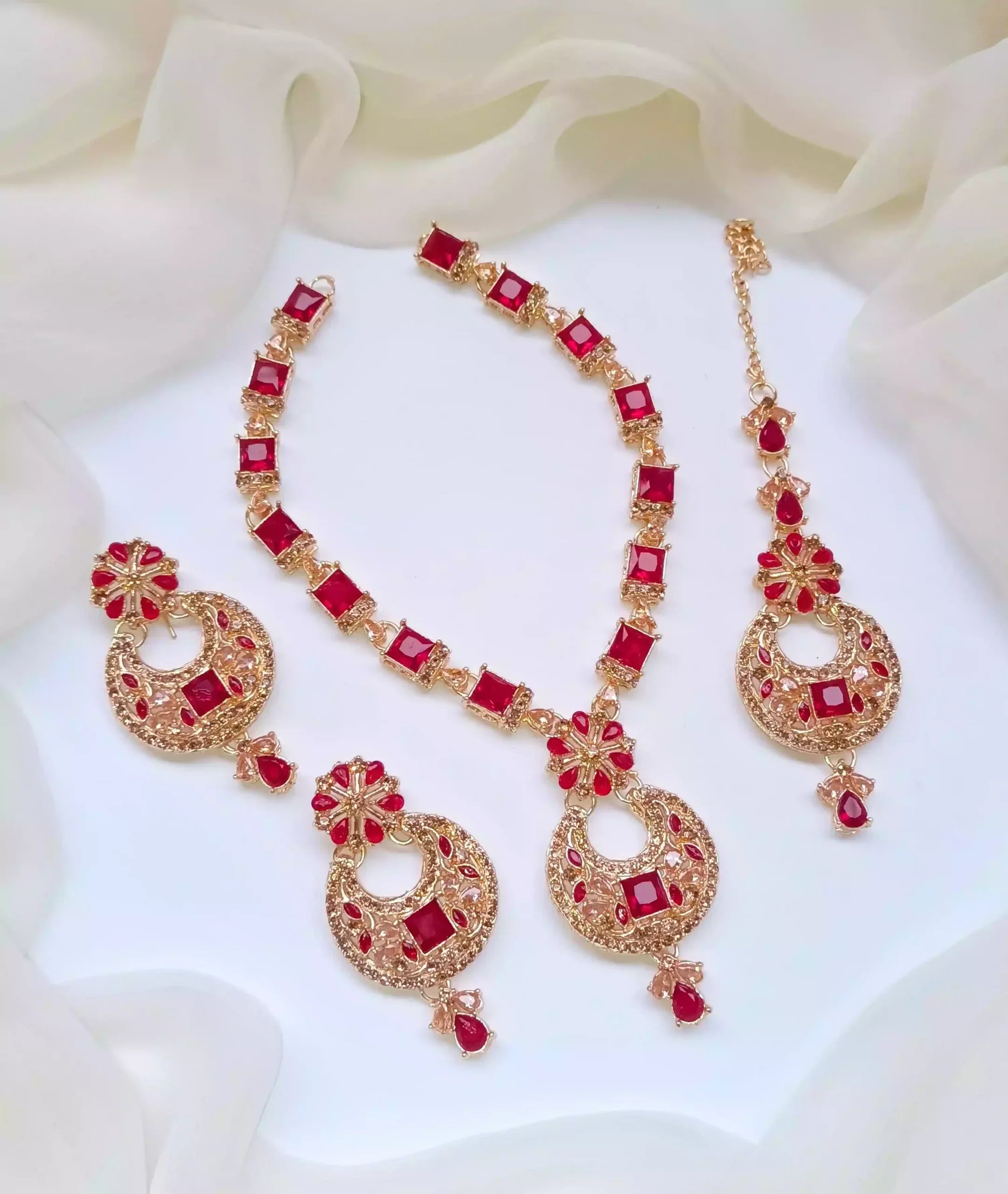 Zircon set with teeka