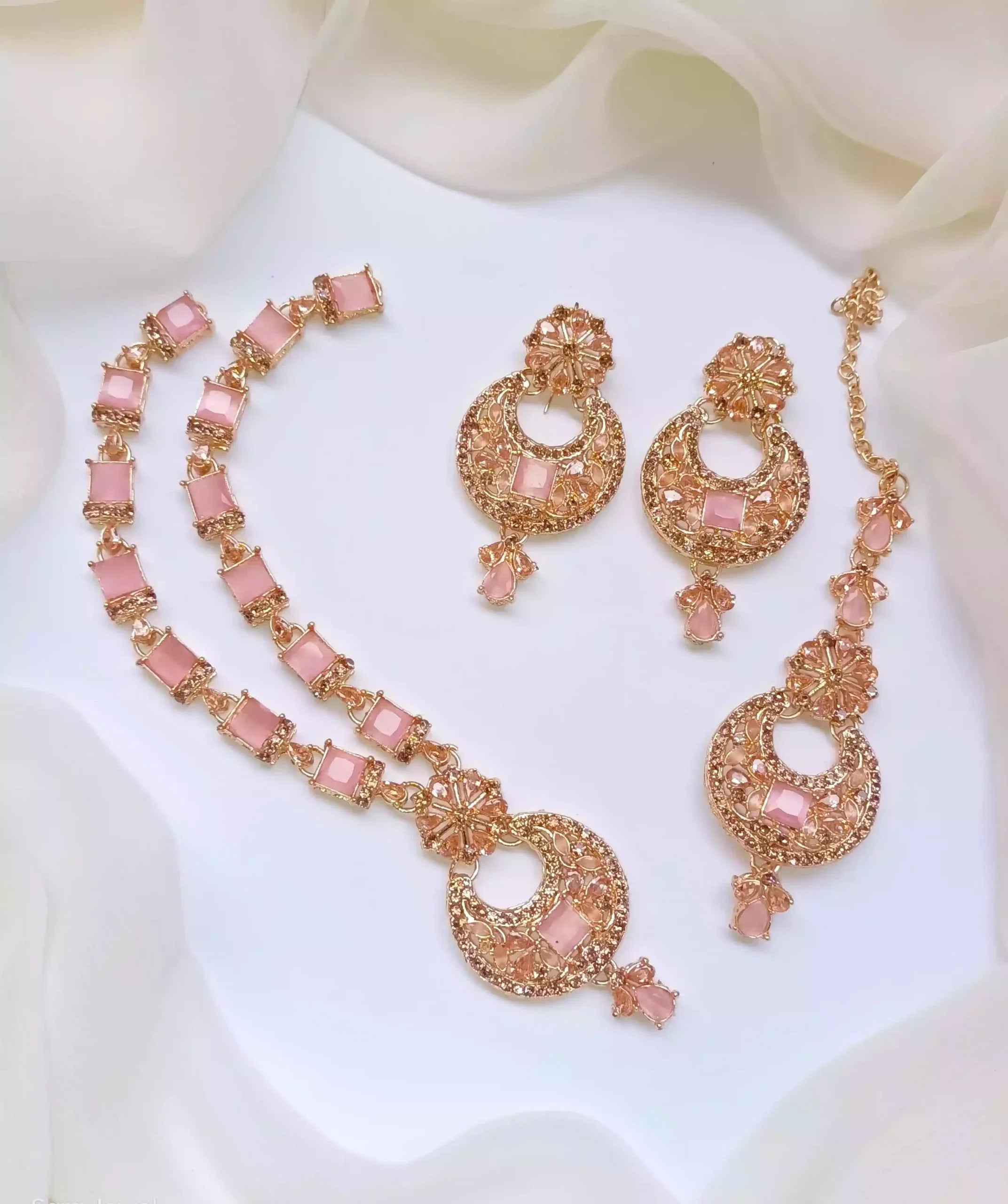 Zircon set with teeka