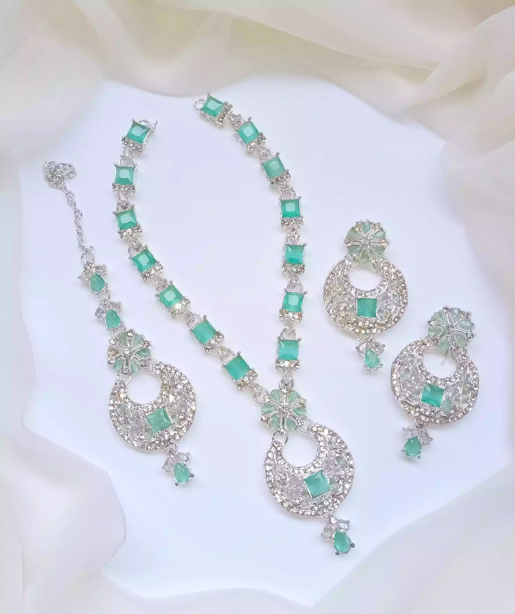 Zircon set with teeka