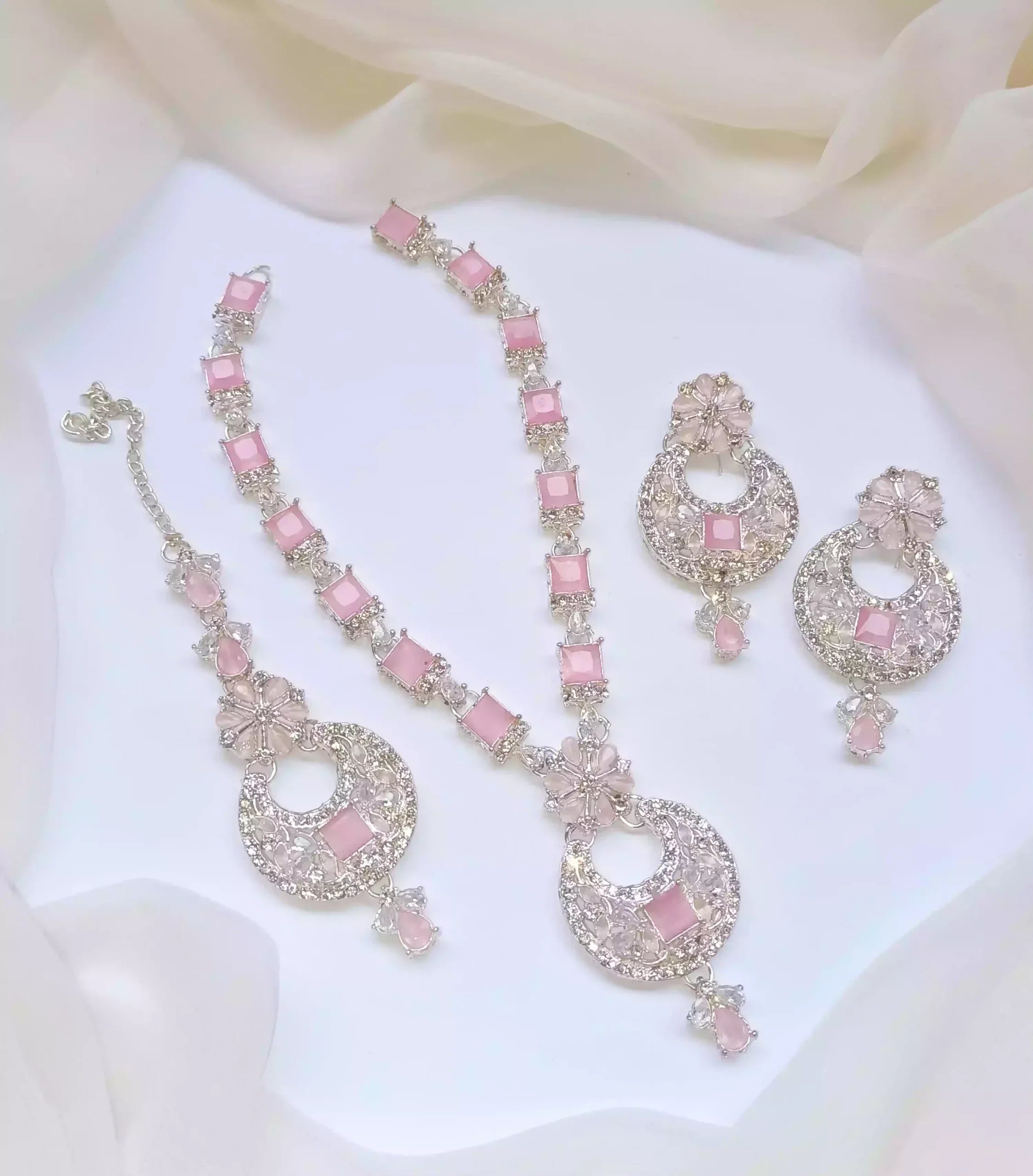 Zircon set with teeka